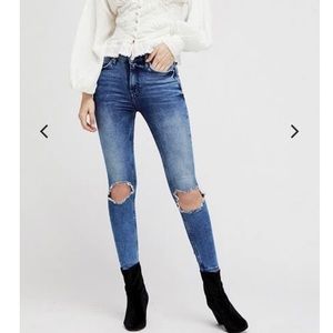*SOLD* FREE PEOPLE busted knee distressed jeans
